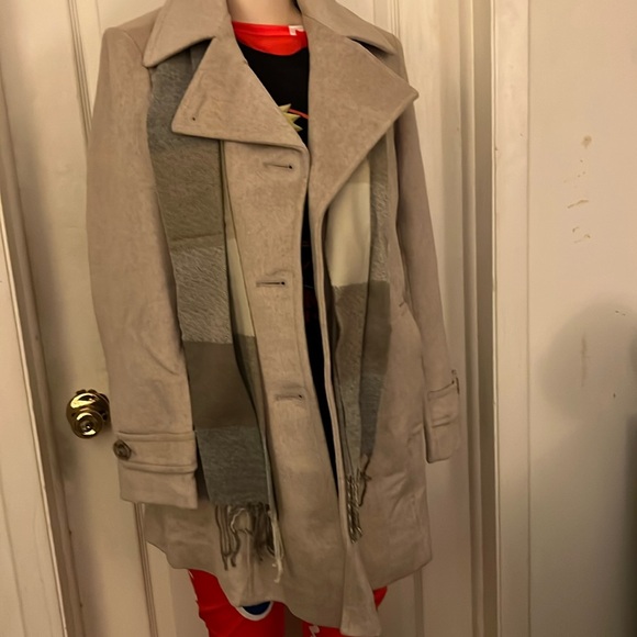 Coat - Picture 2 of 8